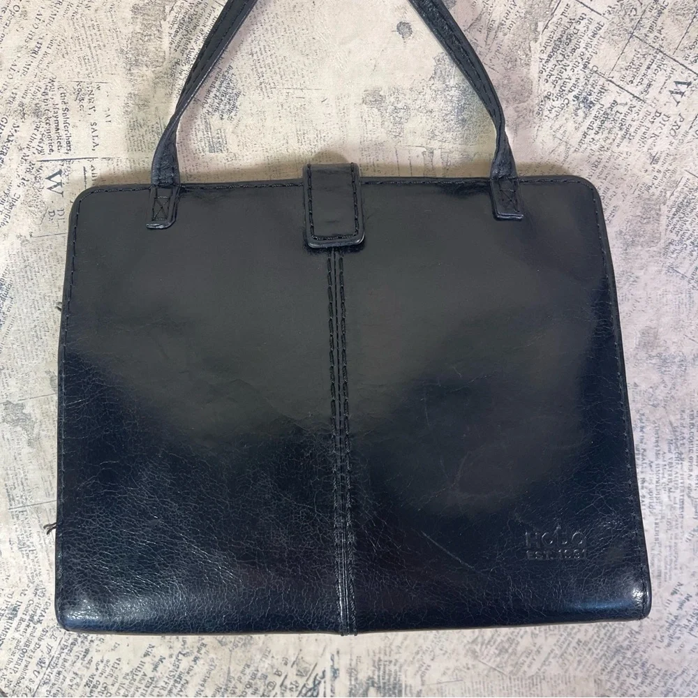 HOBO Black Leather Crossbody bag and organizer